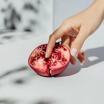 Masturbace může být lékem na menstruační příznaky